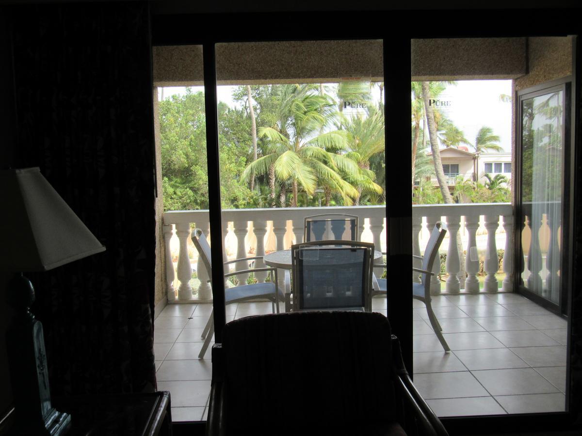 Casa Del Mar Beach Resort Palm Beach Exterior photo